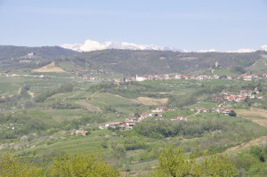 La catena delle Giulie con il Monte Nero foto presa da Oslavia